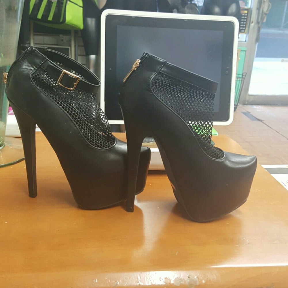 Ankle booties