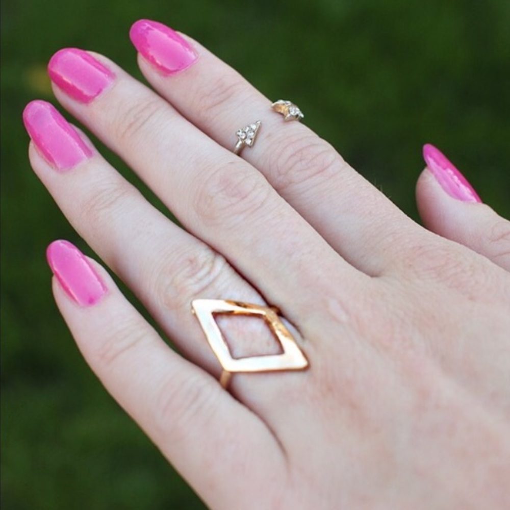 🎉HP!!!🎉Gold diamond shaped ring 💍