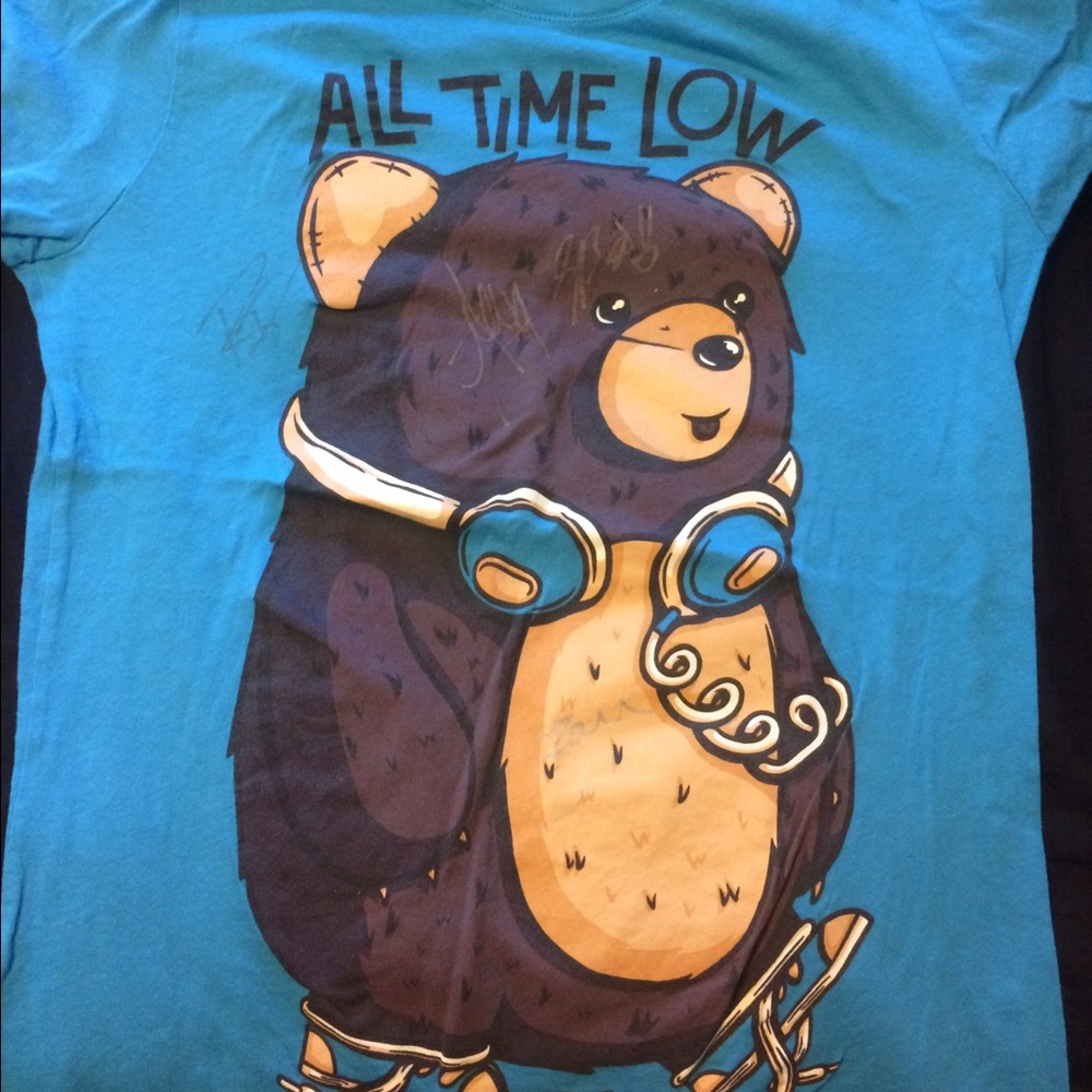 SIGNED ALL TIME LOW tshirt by all 4 members!!!!!!!