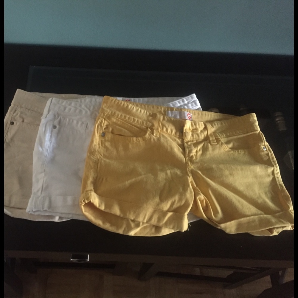 Summer shorts G by guess. Beige, white & Yellow