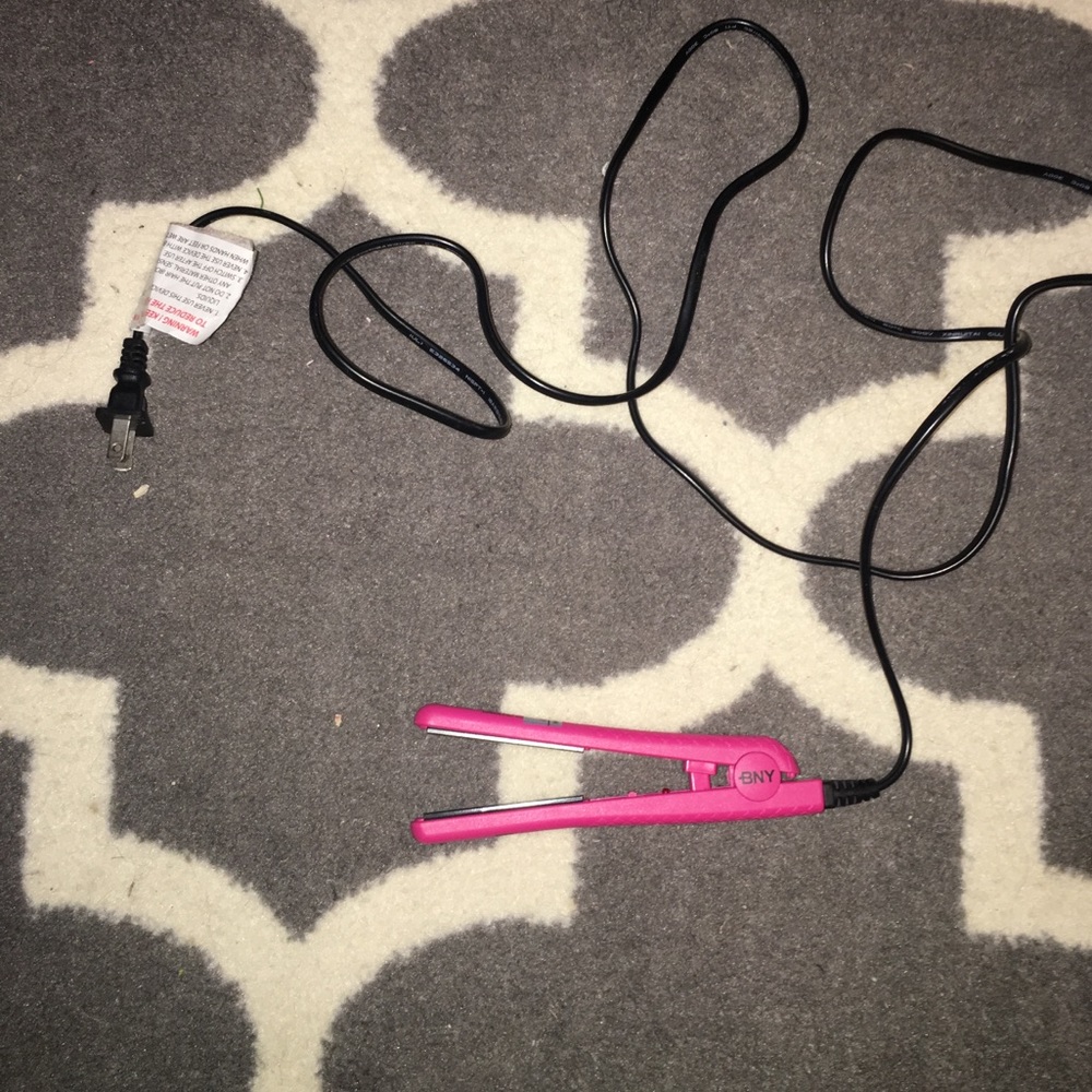 BNY travel size straightener