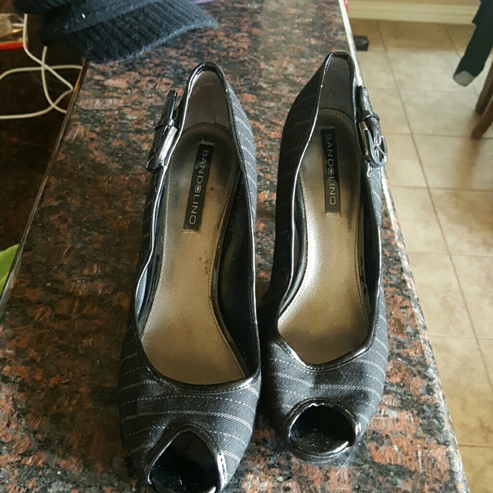 Striped peep toe pumps
