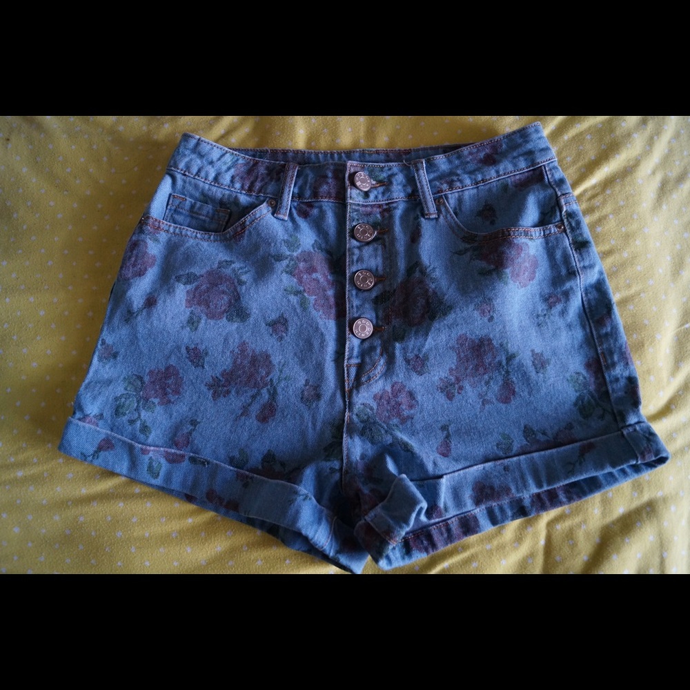 High Waisted Flower Shorts size 27 BDG