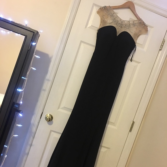 Prom dress - Picture 1 of 6