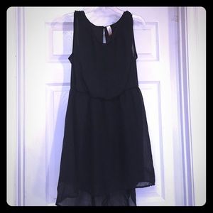Cute black dress!