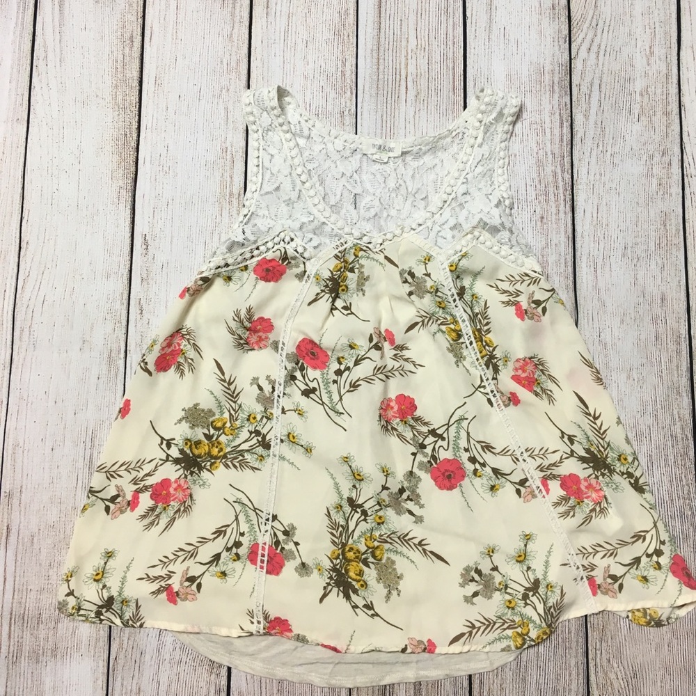 Flowy floral lace tank