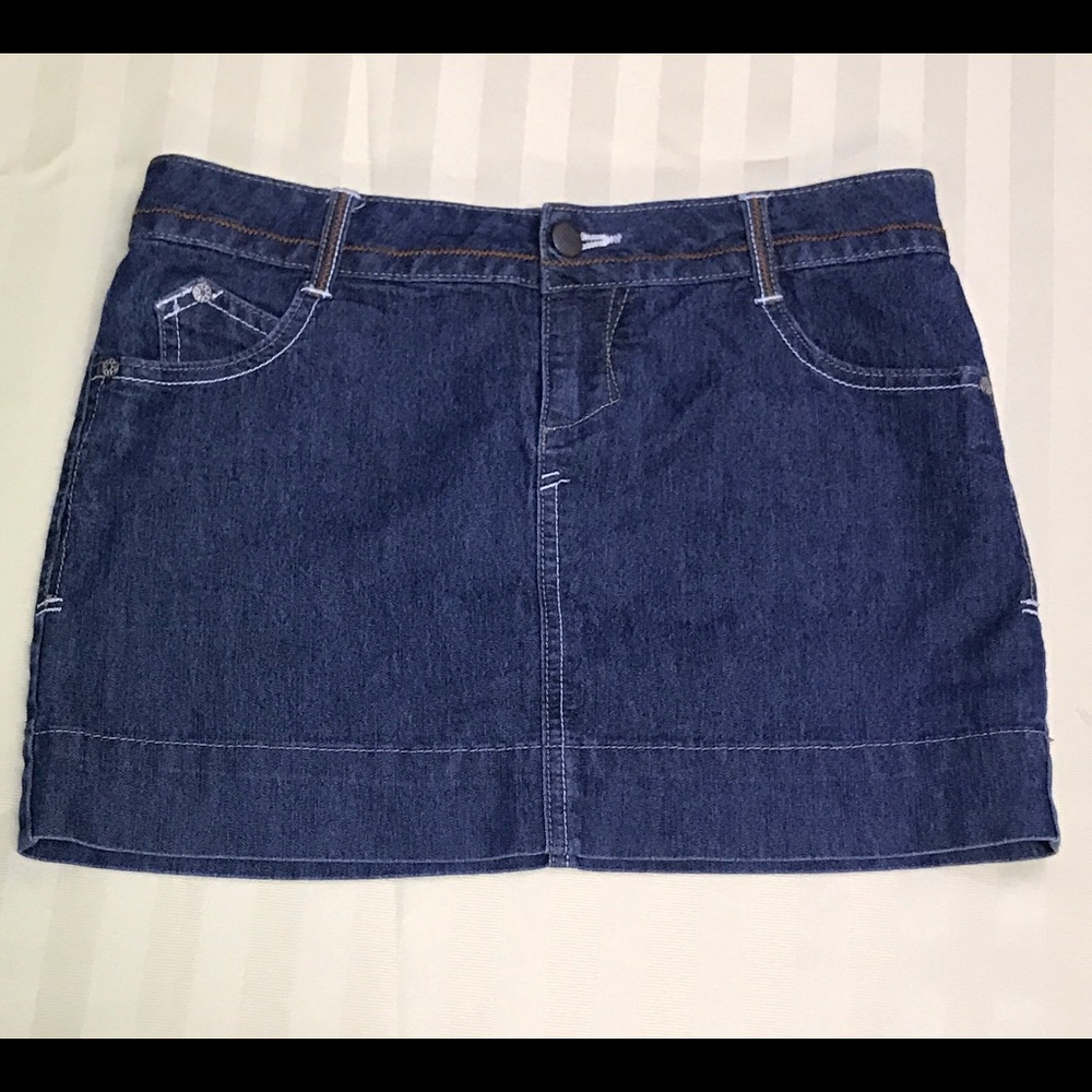 So wear it declare it Juniors size 3 micro skirt