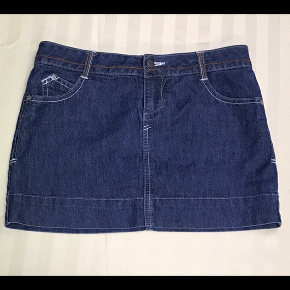 So wear it declare it Juniors size 3 micro skirt - Picture 1 of 4