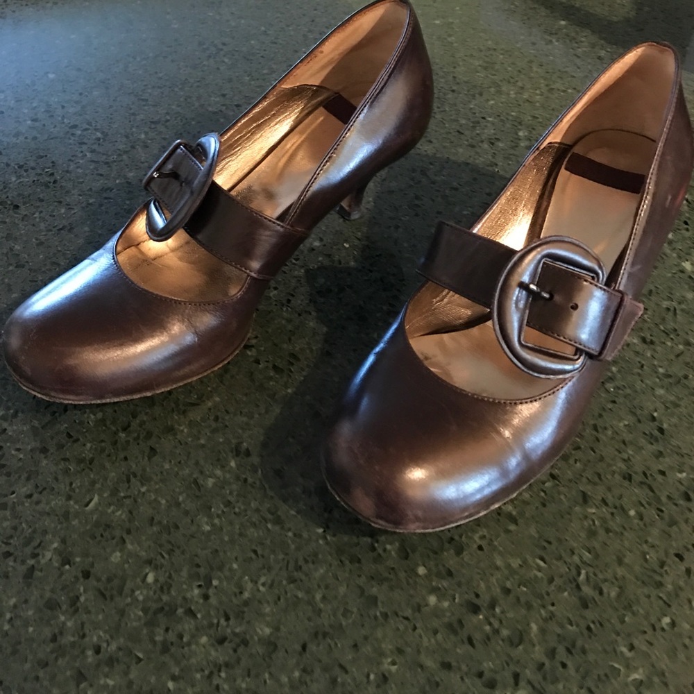Italian brown kitten heels with darling buckle