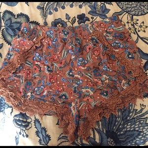 High waisted cute comfy shorts!! Good condition!!