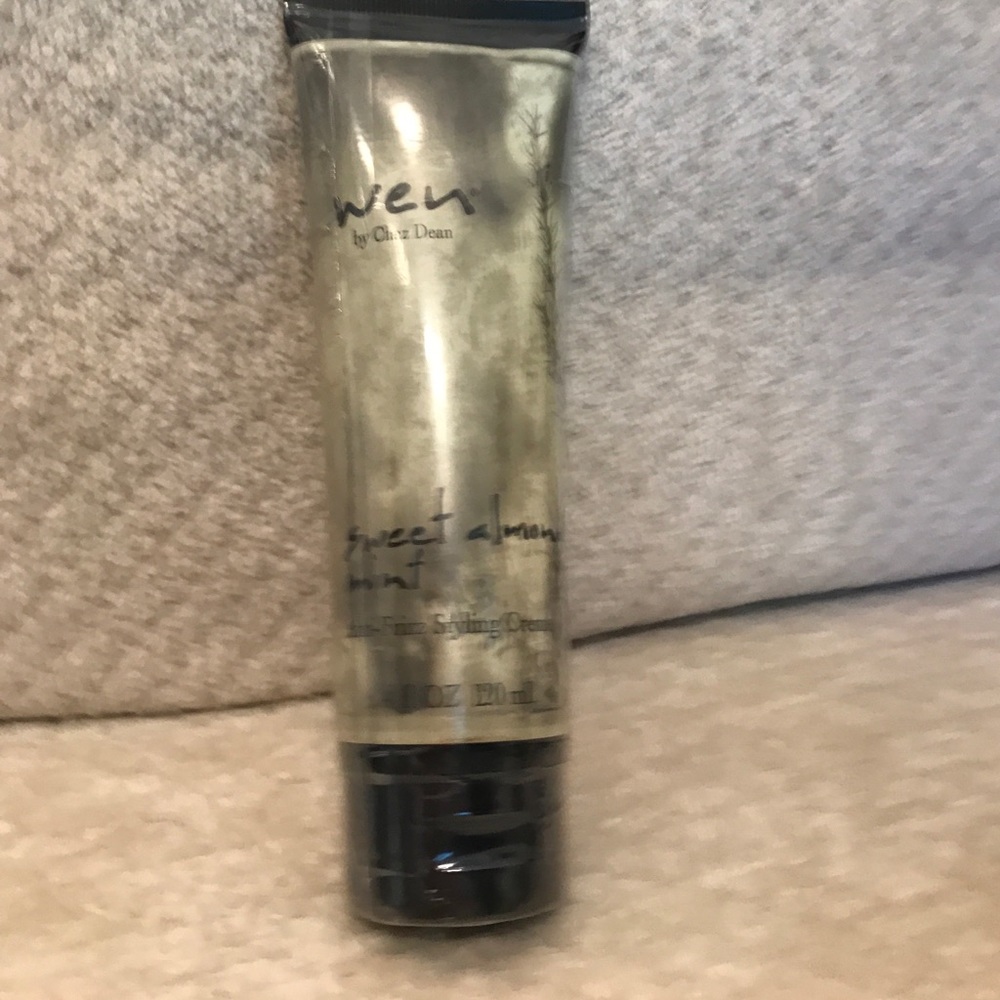 Wen by Chaz Dean anti-frizz styling cream