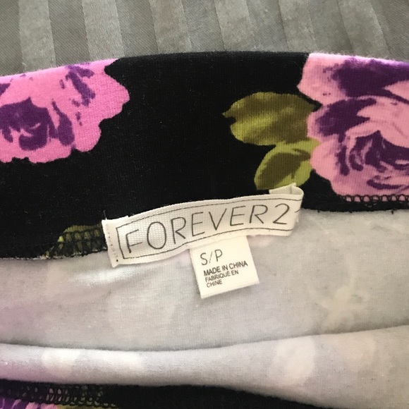 Skirts - Picture 2 of 3