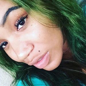 Meet your Posher, Christal