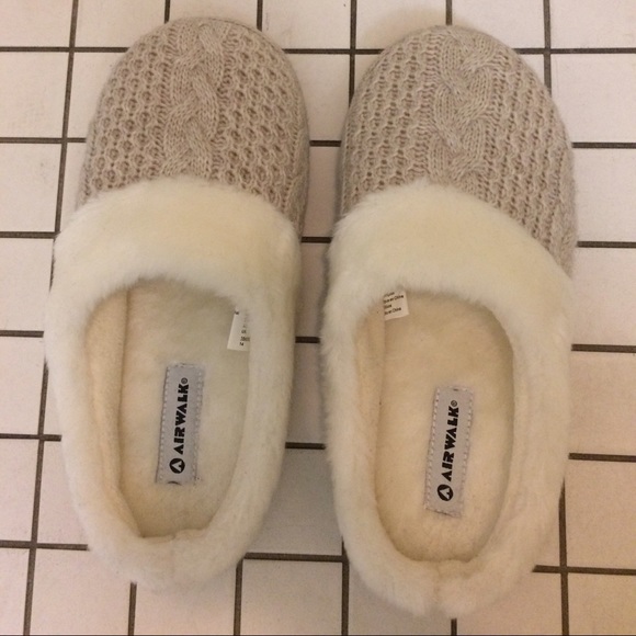 Airwalk Shoes - Airwalk oatmeal & cream furry slippers