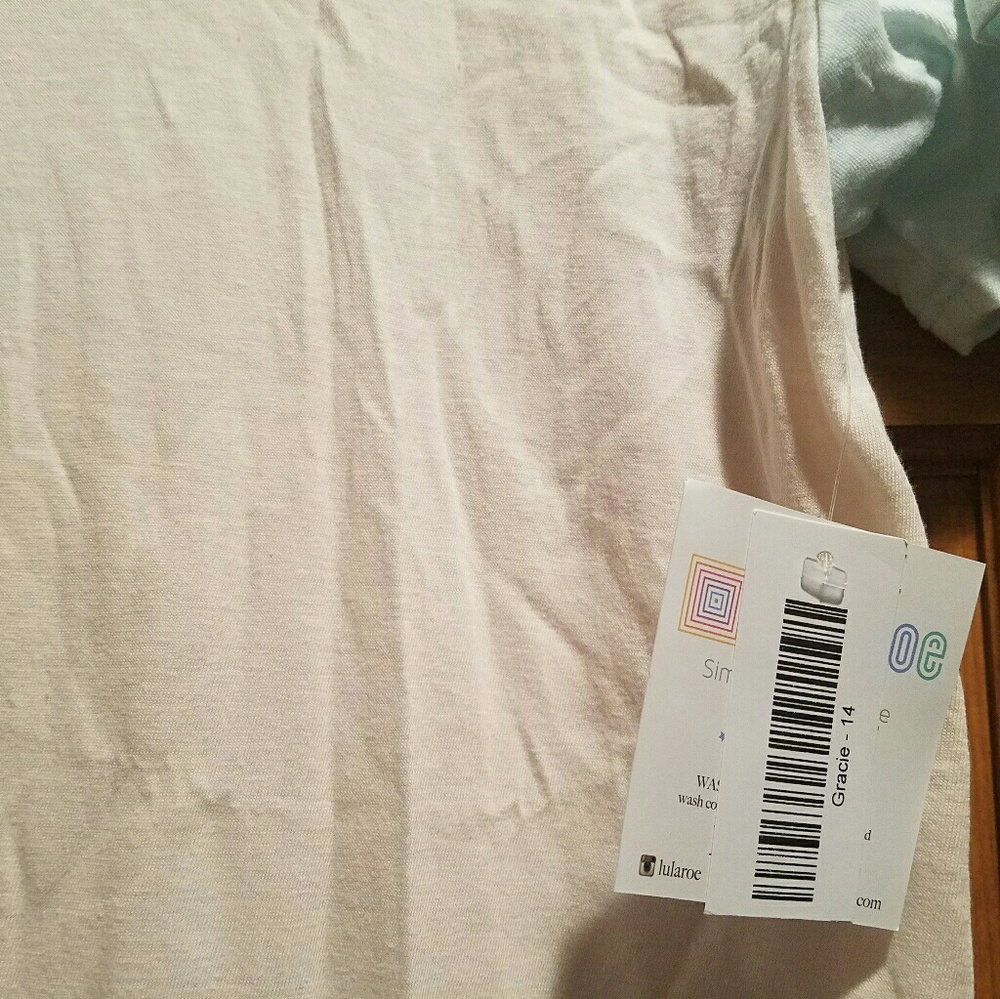 LuLaRoe Gracie tee size 14