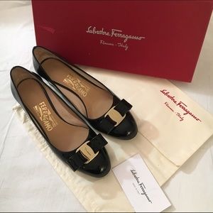 Ferragamo Vara Pumps Black Patent 5.5 B