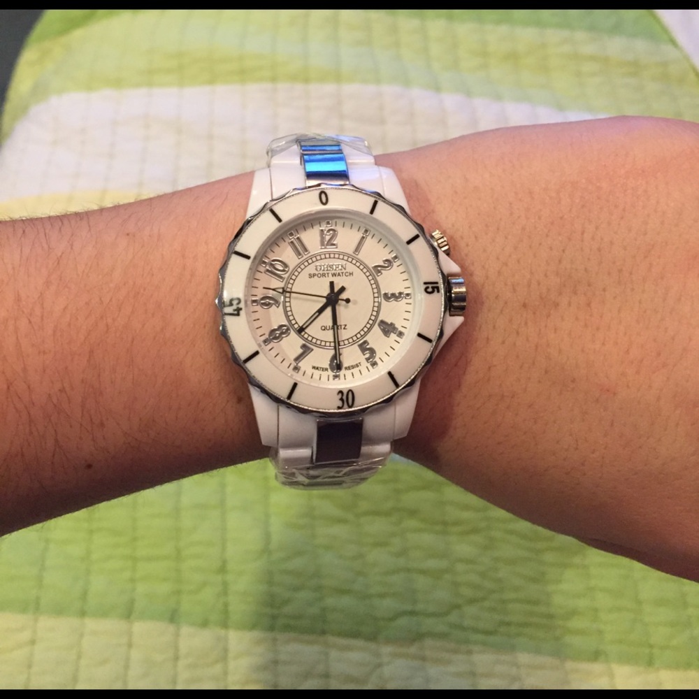 White and silver sport watch - Picture 2 of 2