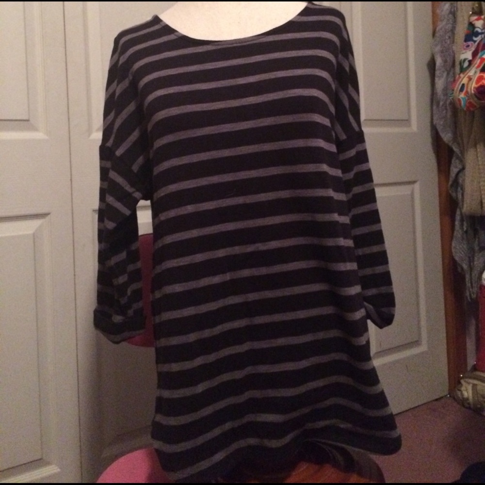 Black and gray 3/4 sleeve shirt Ann TAylor