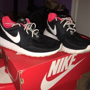 Black and bright pink Nike roshes