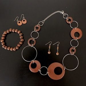 Set: 2 pair earrings, necklace, bracelet