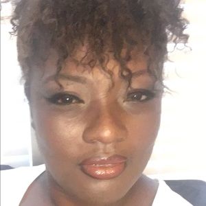 Meet your Posher, Eina