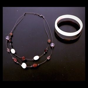 Set: necklace and bracelets