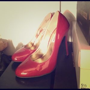 Steve Madden Red Pumps
