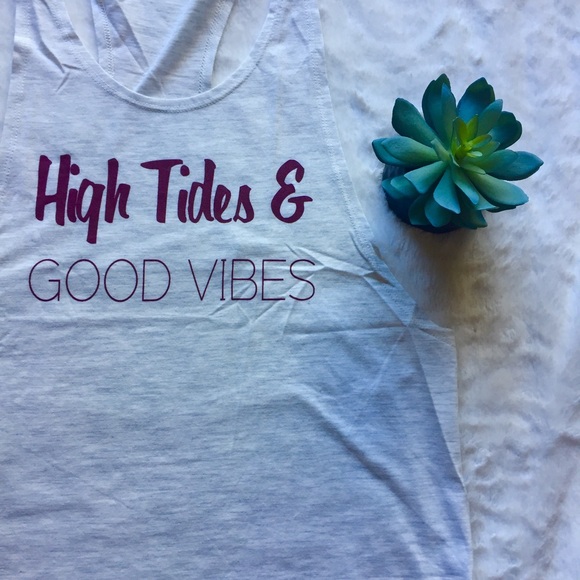 🆑 BLOWOUT Gray High Tides Graphic Tank Top - Picture 3 of 3