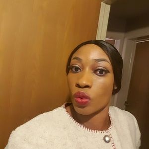 Meet your Posher, Olasumbo