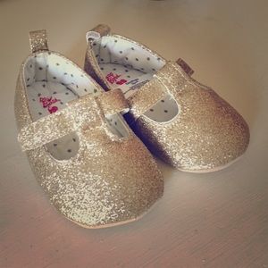Baby girl Oshkosh B'gosh gold glitter shoes