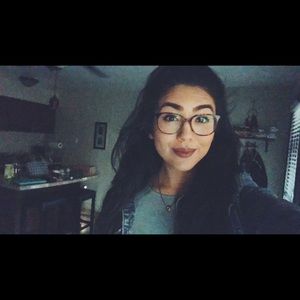 Meet your Posher, Aviana