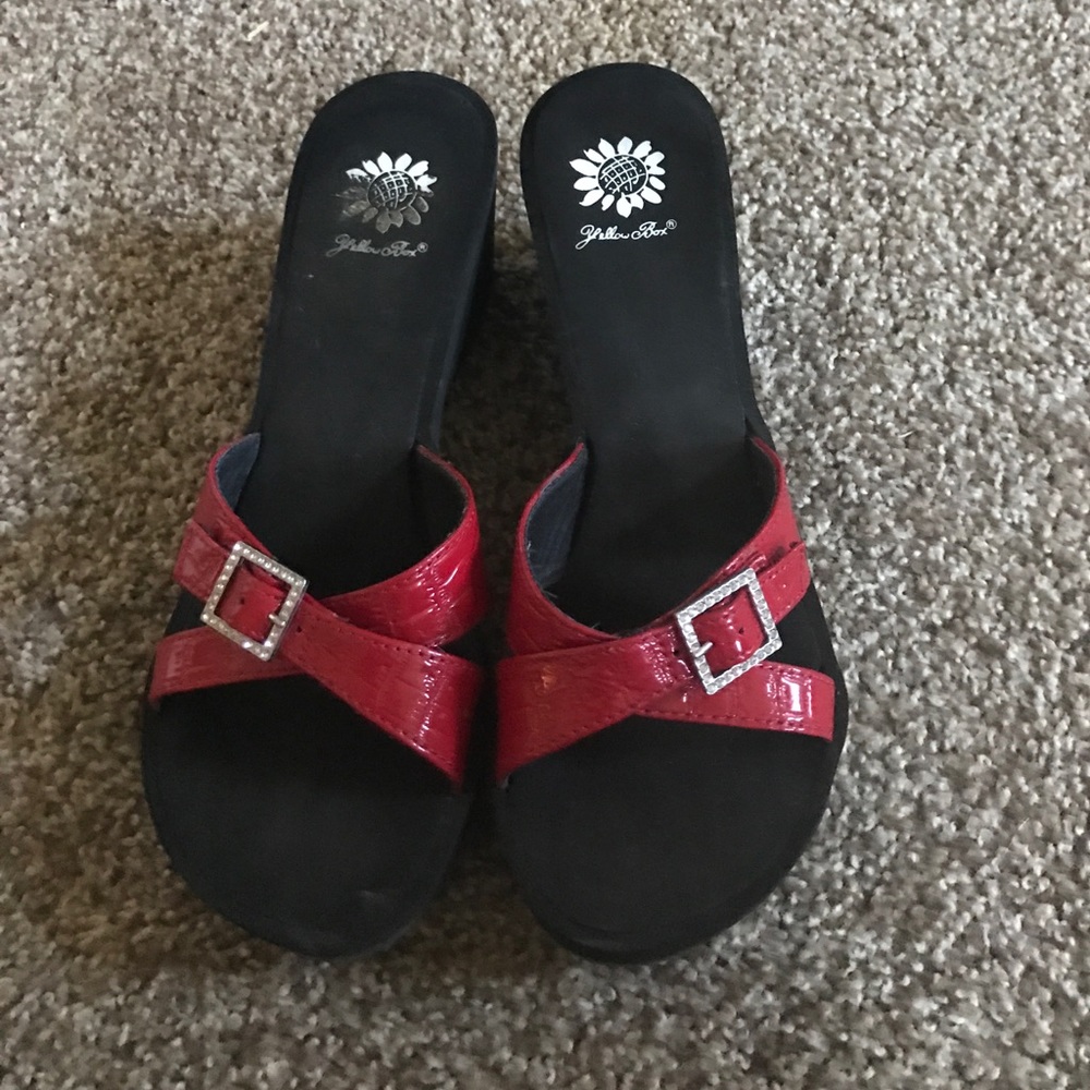 Red yellow box wedge sandal