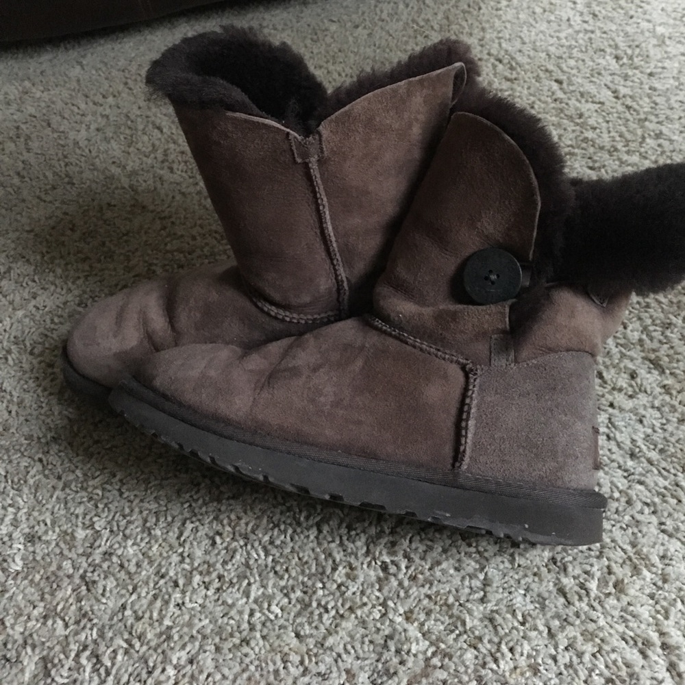 Chocolate Brown UGG Bailey button boots sz 7