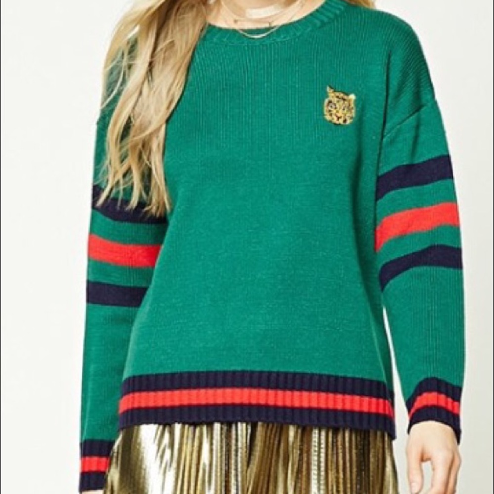 NWT Sweater Top with Tiger embroidery (Size L)