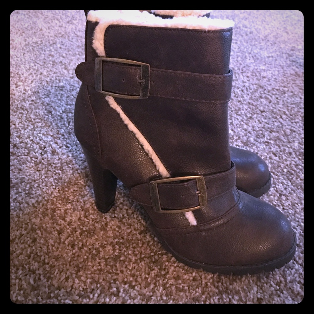 Brown fur heeled booties
