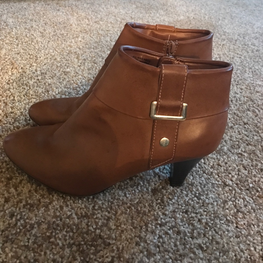 Valerie Stevens heeled booties