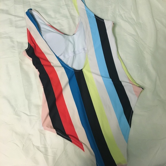 ❗️1 LEFT❗️Boutique • Striped one piece swim suit - Picture 6 of 7