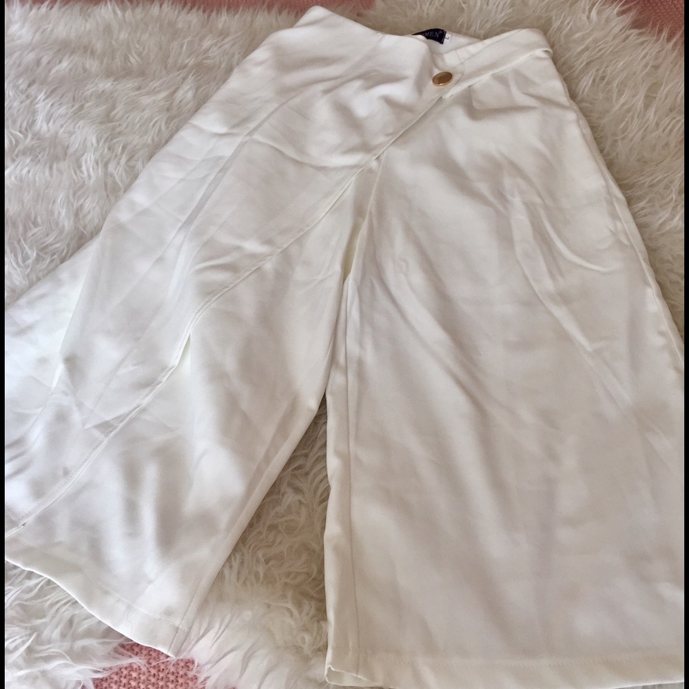 NWT Cool white wide leg pants