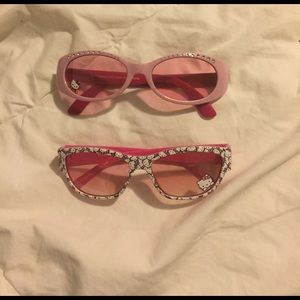 Pair of adorable Hello Kitty sunglasses 🕶