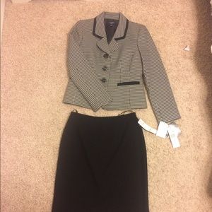 Jones New York skirt suit