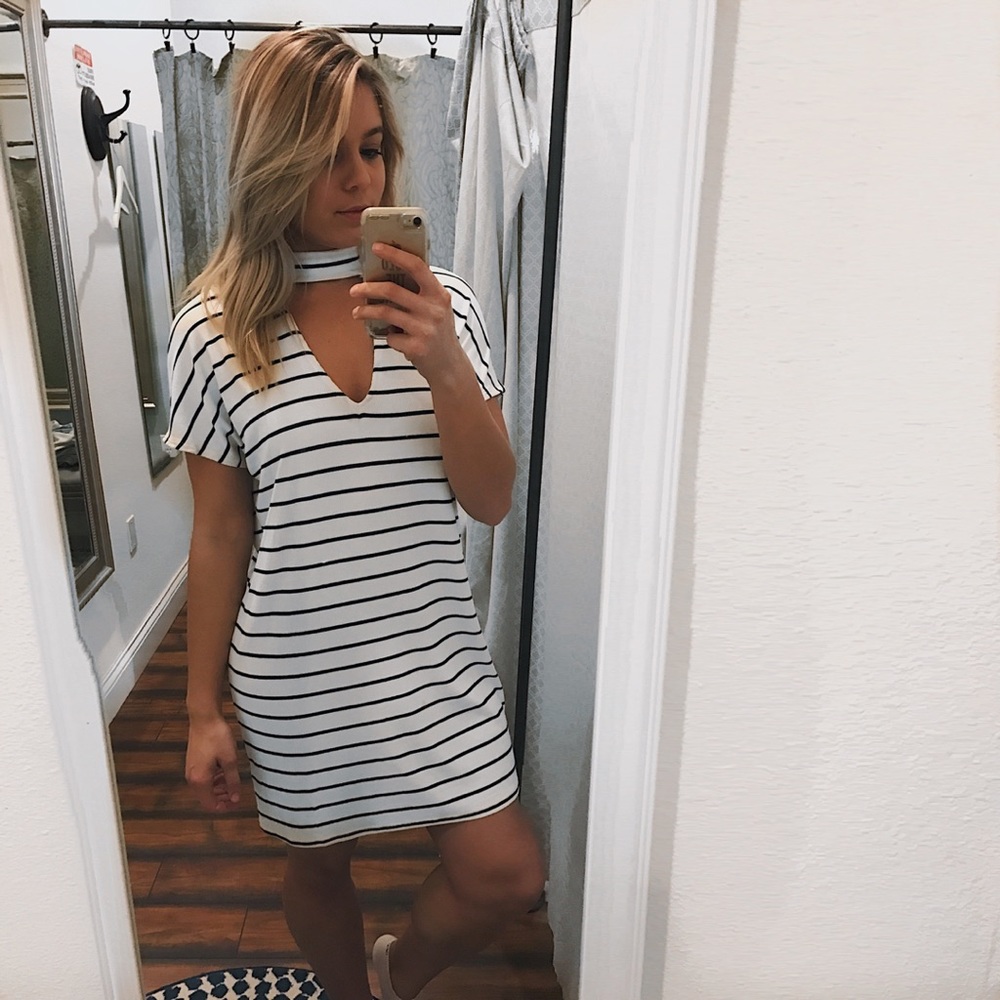 The cutest Choker striped dress - Picture 2 of 4