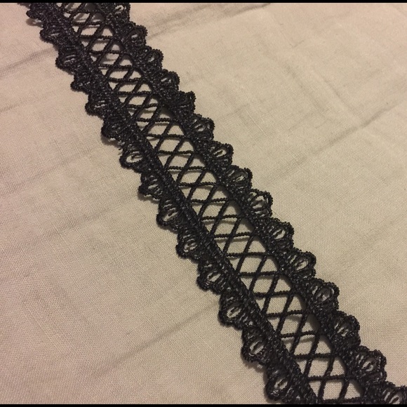 🎈 BOGO 1/2 Off! Abigail Choker - Picture 2 of 2