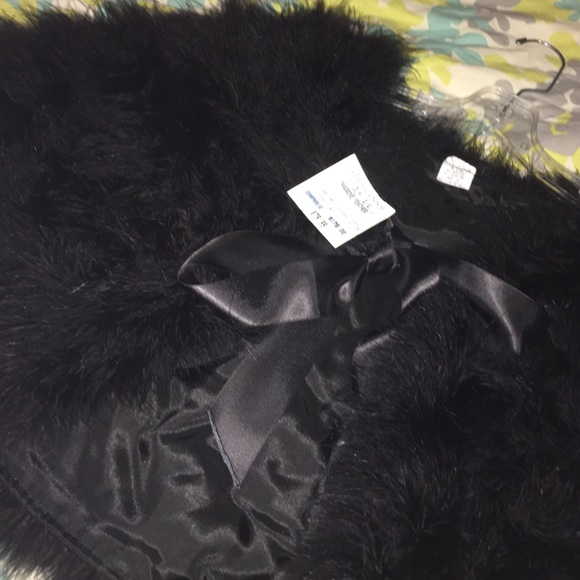 Black Faux Fur Stole❤ - Picture 4 of 4