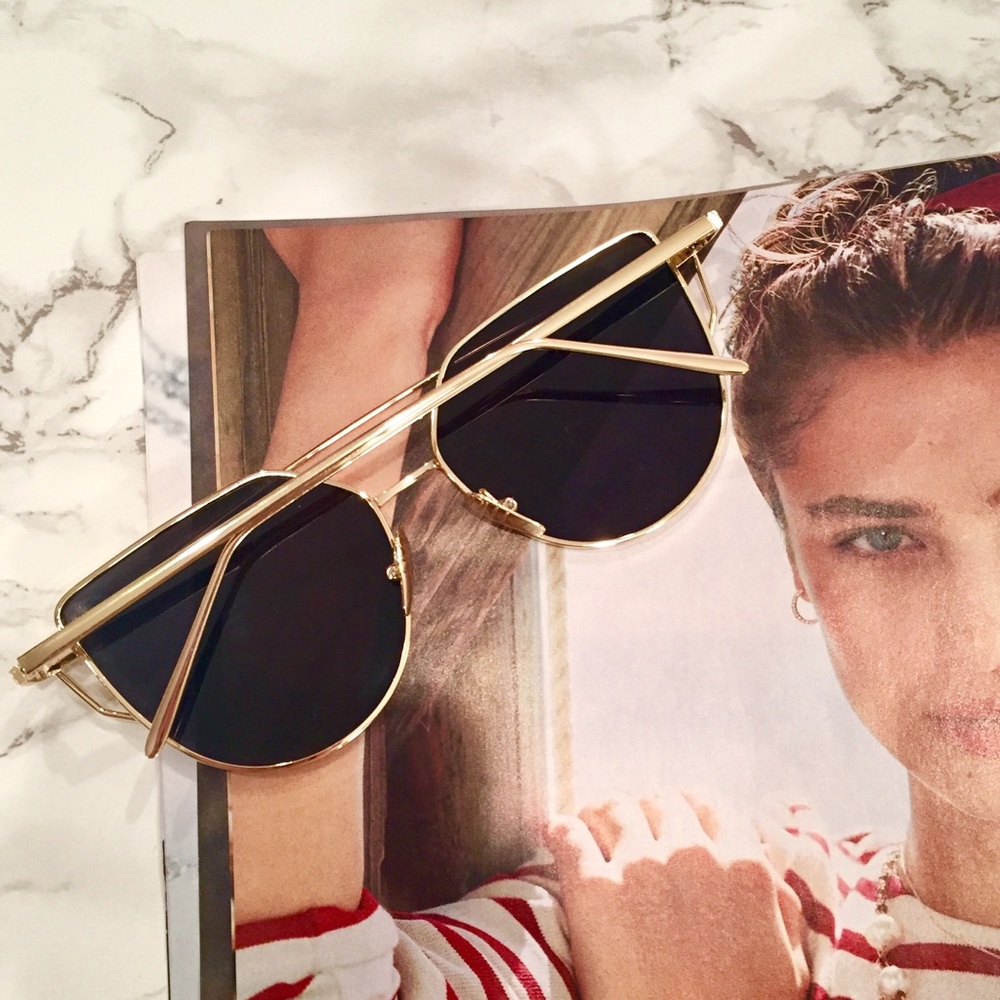 Black/Gold Polarized Cat Eye Sunglasses 🕶 - Picture 2 of 7