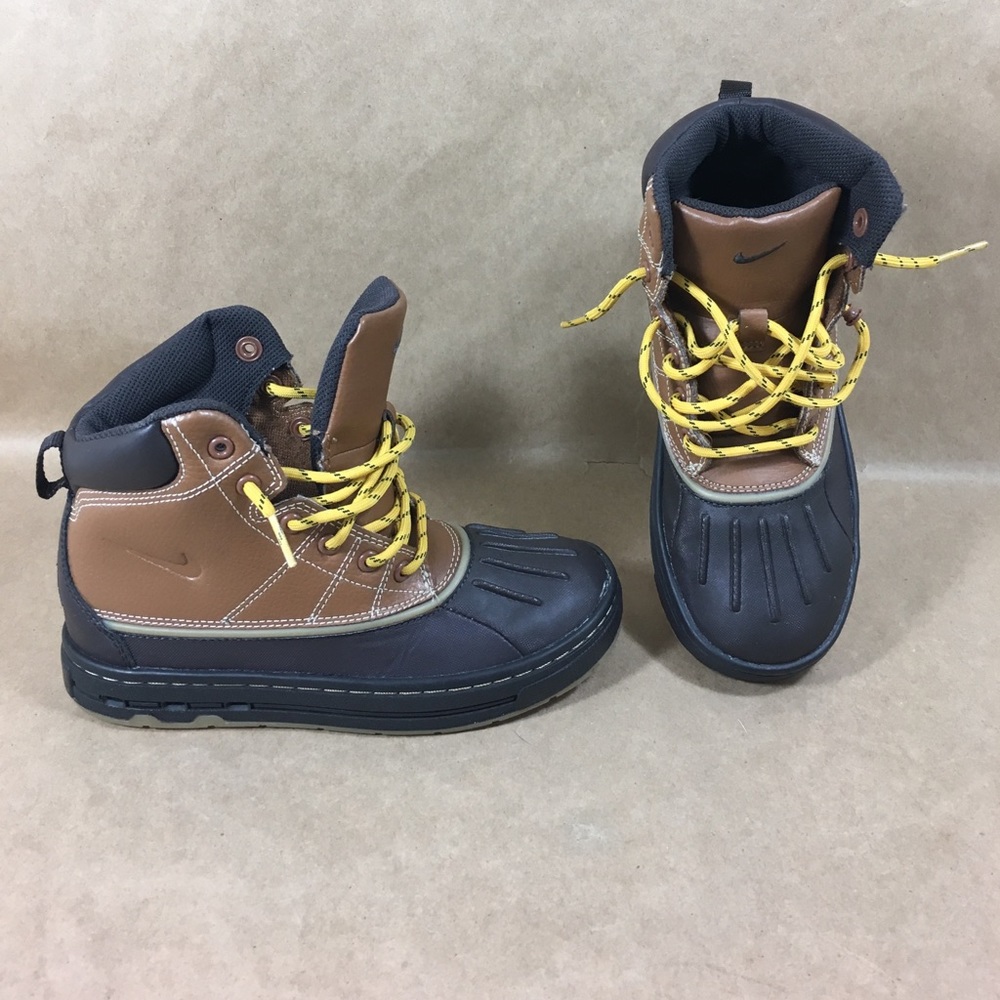 Nike ACG Boots 2 tone brown Kids boots Size 1.5 Y