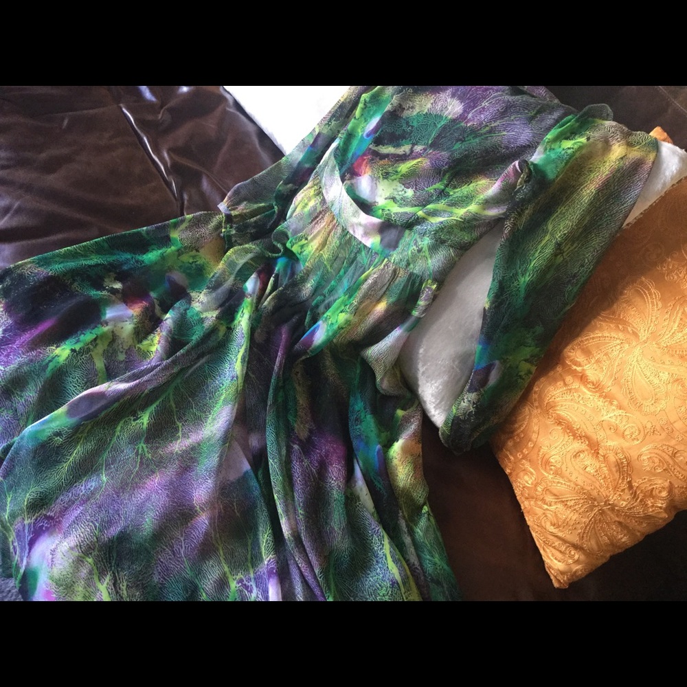Forest theme green long sleeve maxi NWOT