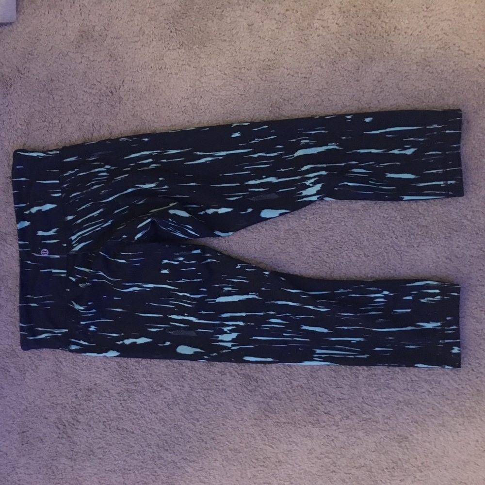 Size 8 lulu Capri
