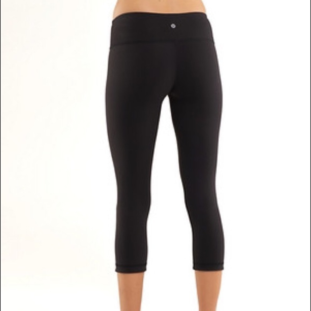 Lulu lemon black crop