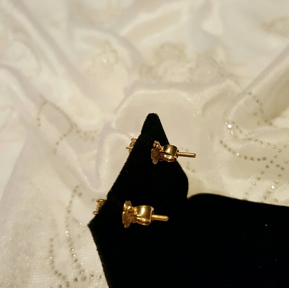 Stunning! Flawless diamond studs with screw posts. - Picture 2 of 8