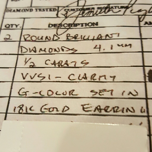 Stunning! Flawless diamond studs with screw posts. - Picture 3 of 8